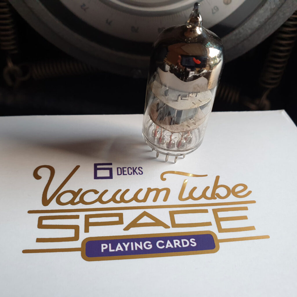 Коробка для шести колод Vacuum Tube Space Playing Cards