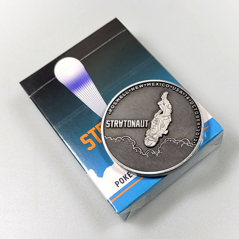Памятная монета (фишка дилера) Stratonaut c колодой игральных карт